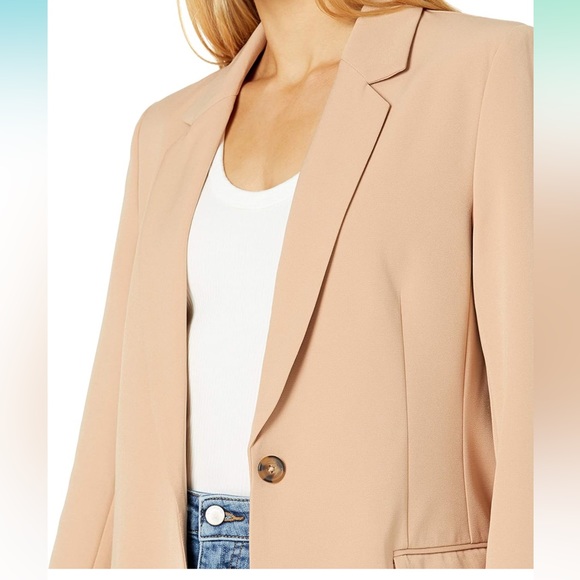 Like new! Gorgeous Long Blazer - Picture 4 of 8